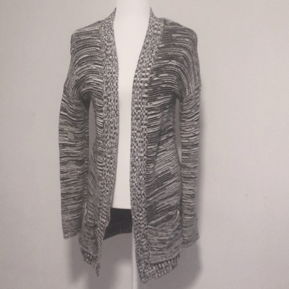 Express 2 pocket cardigan in black and white size small